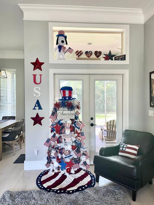 Fourth of July tree in red, white and blue