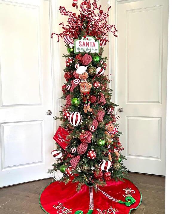 Gingerbread tree in red and white
